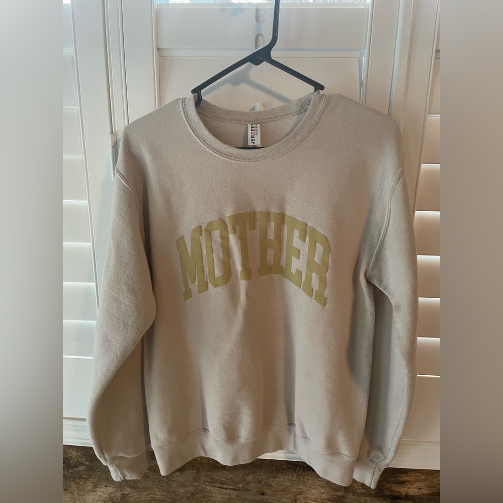 crew neck sweatshirt